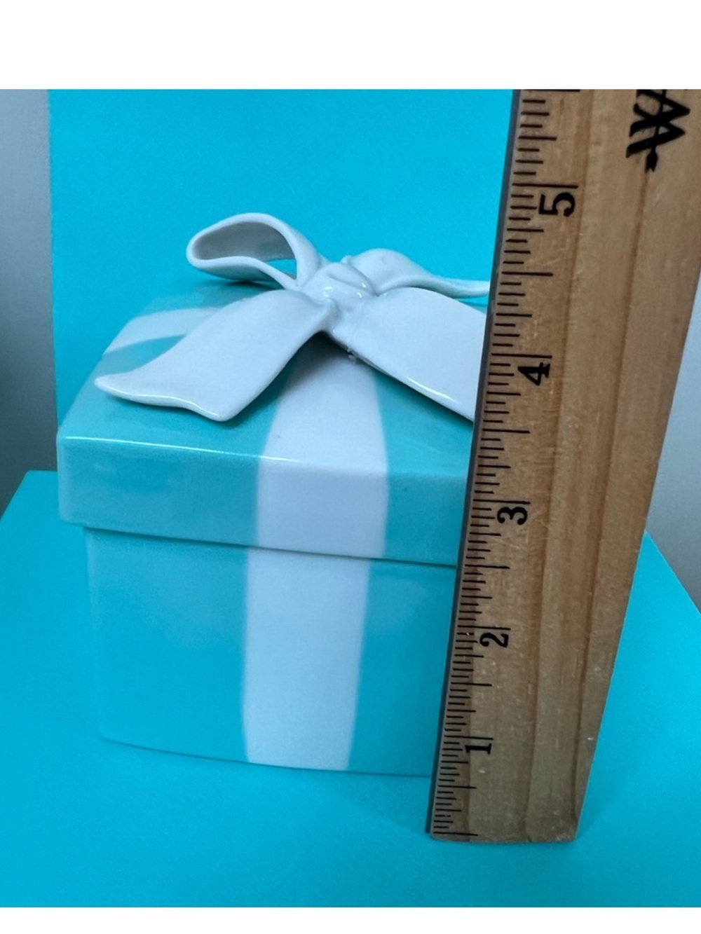 Tiffany & Co. Blue and White Ceramic Gift Box Trinket - Picture 3 of 4